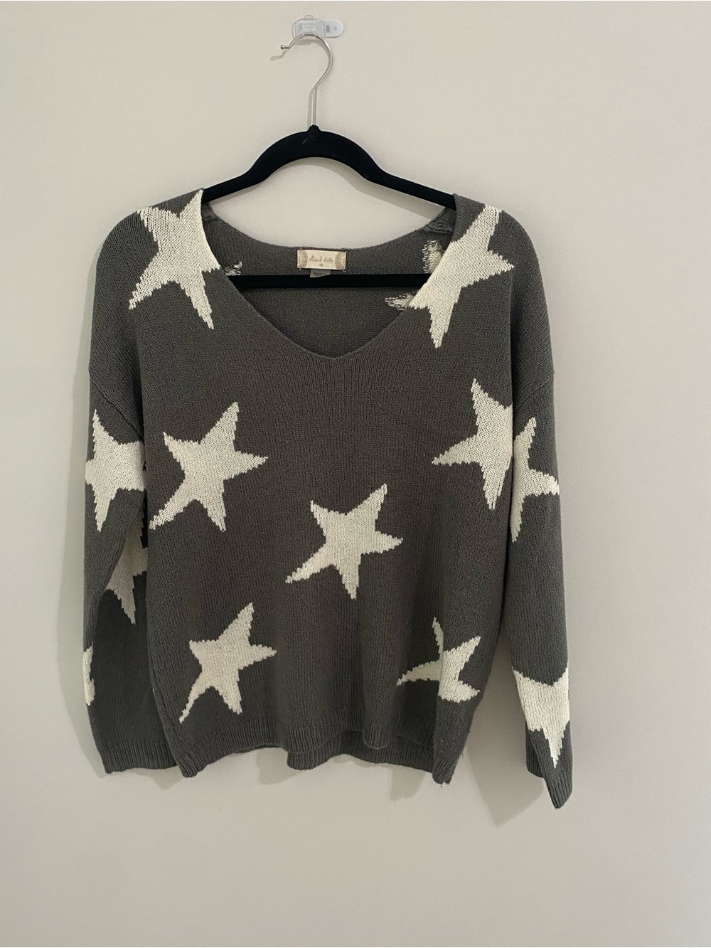 Altar'd State Gray V-Neck Star Sweater with White Stars